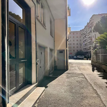 Hostdomus - Marina Daire Finale Ligure