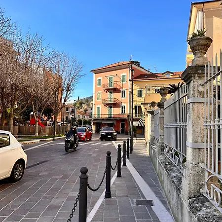 Hostdomus - Marina * Finale Ligure