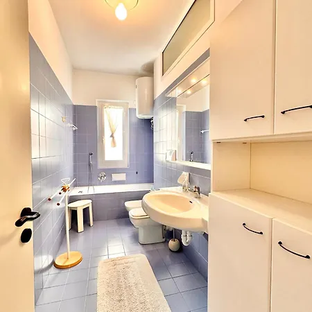 Hostdomus - Marina Apartment