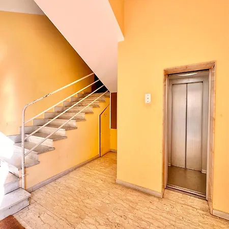 Hostdomus - Marina Finale Ligure