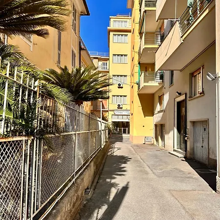 Hostdomus - Marina Apartment